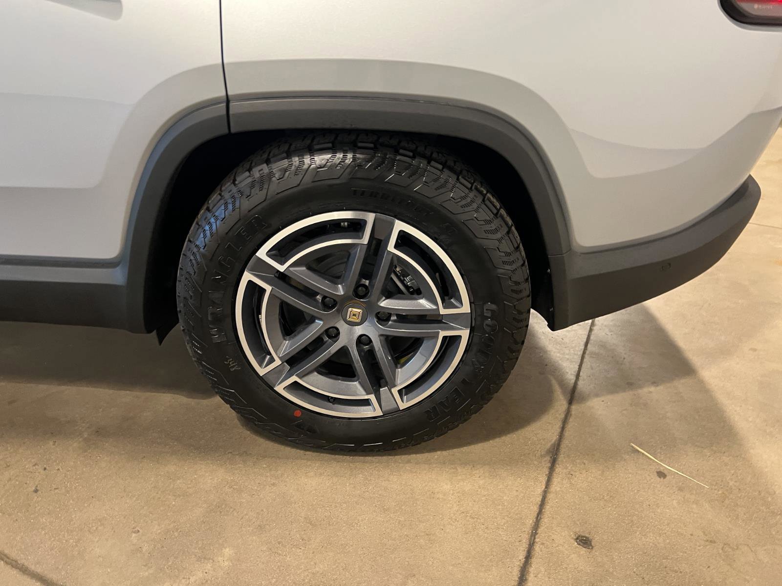 Used 2026 Rivian R1S Adventure AWD/4WD image 43