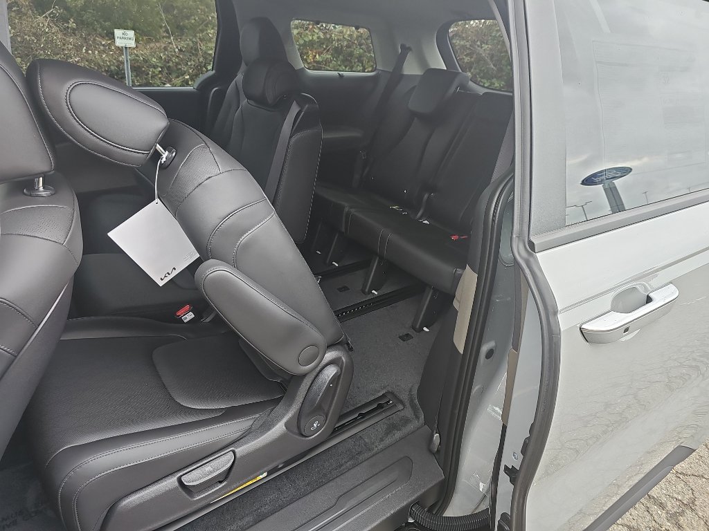 New 2026 Kia Carnival EX image 25