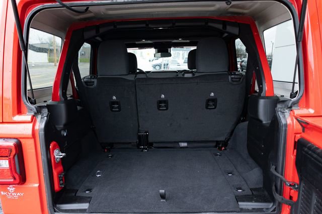 Used 2025 Jeep Wrangler Unlimited Rubicon w/ Convenience Group image 16