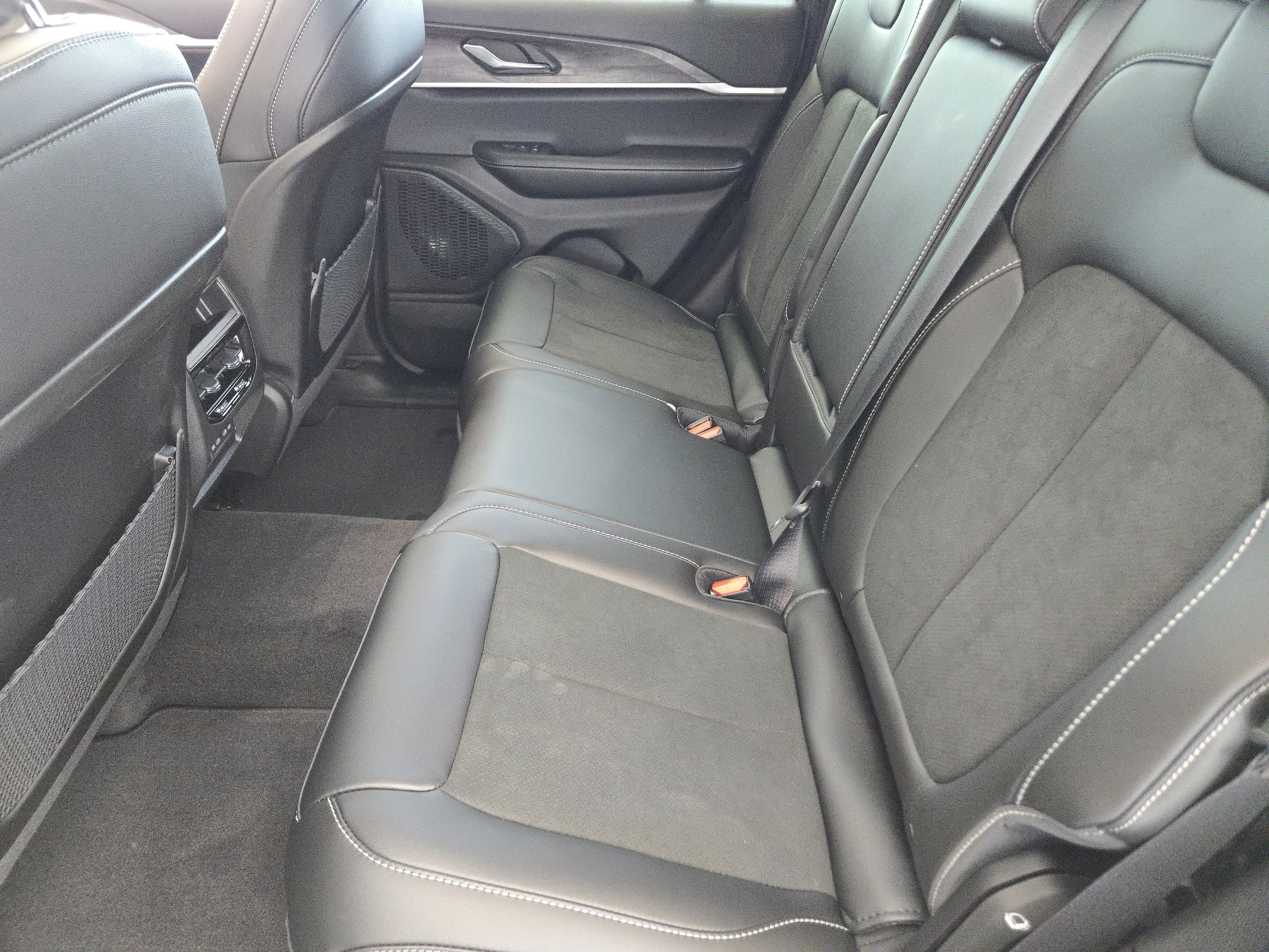 New 2026 Jeep Grand Cherokee Altitude image 20