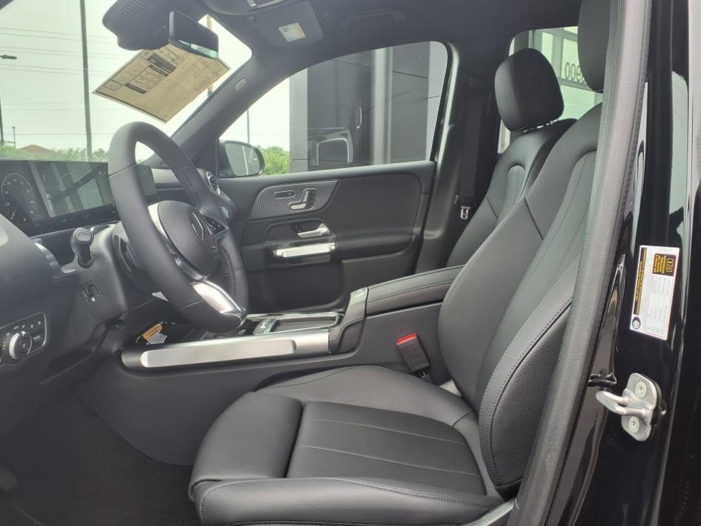New 2025 Mercedes-Benz GLB 250 4MATIC image 14