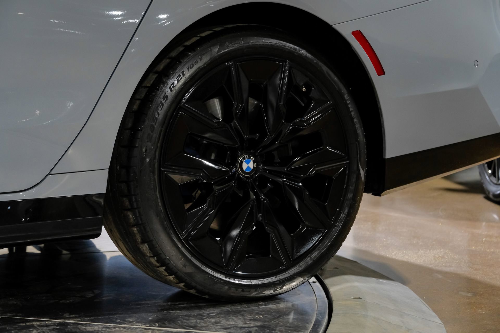 Used 2023 BMW 740i image 61