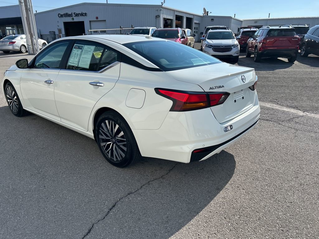 Used 2025 Nissan Altima 2.5 SV FWD image 5