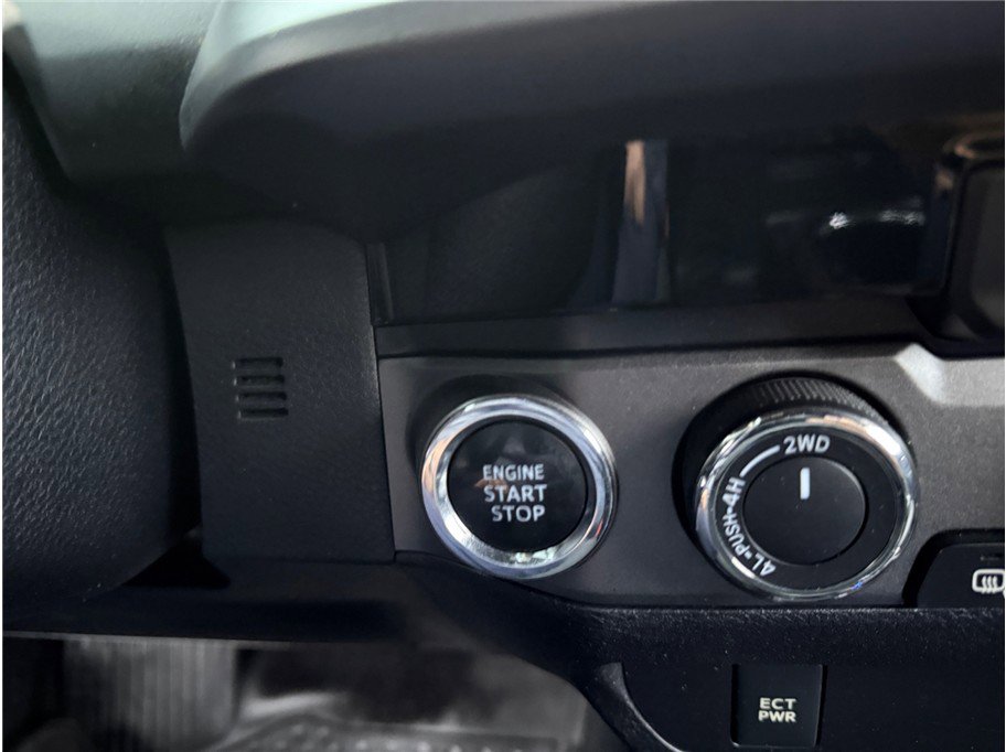 Used 2016 Toyota Tacoma TRD Sport w/ Towing Package AWD/4WD image 28