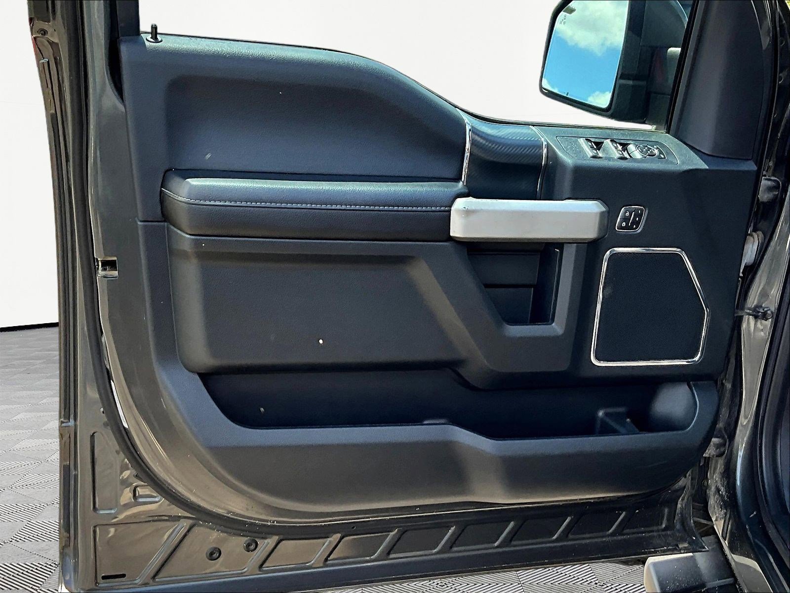 Used 2020 Ford F150 Lariat w/ Equipment Group 502A Luxury AWD/4WD image 21