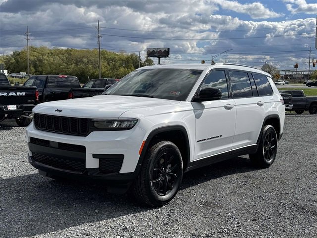 New 2025 Jeep Grand Cherokee L Laredo image 22