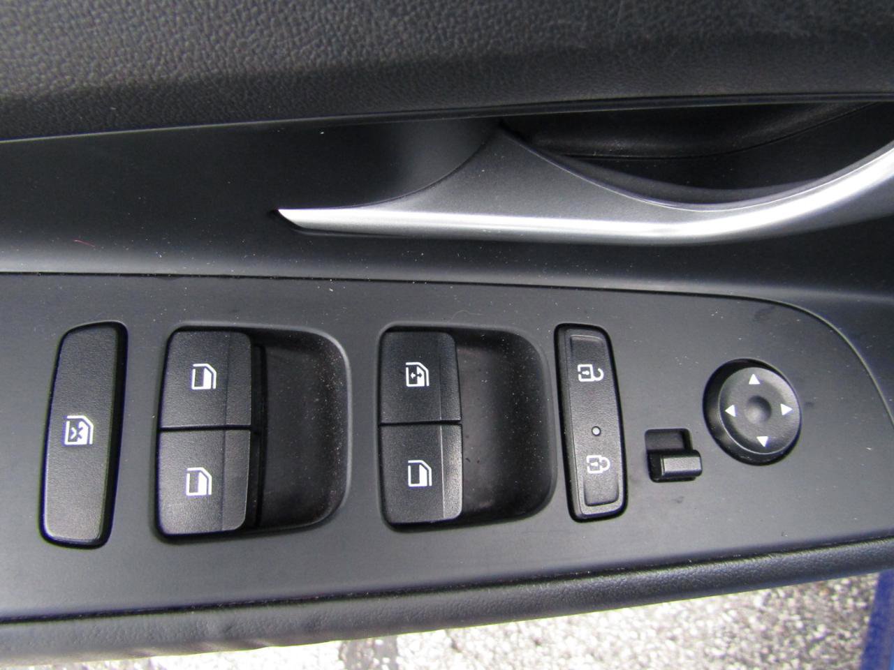 Used 2023 Hyundai Elantra SEL FWD image 11