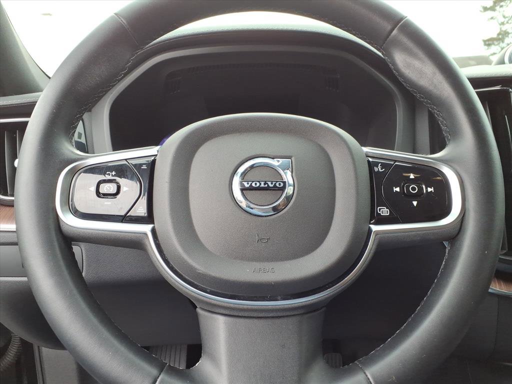 Certified 2023 Volvo XC60 B5 Ultimate w/ Climate Package image 27