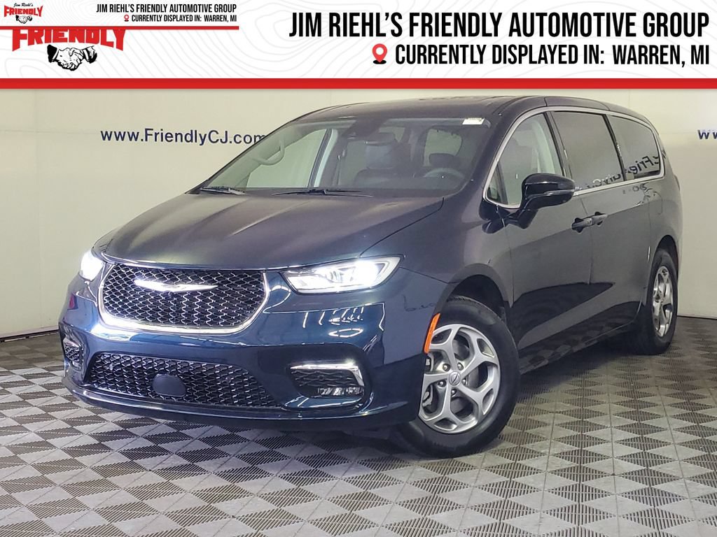 Used 2024 Chrysler Pacifica Limited w/ Uconnect Theater Family Group