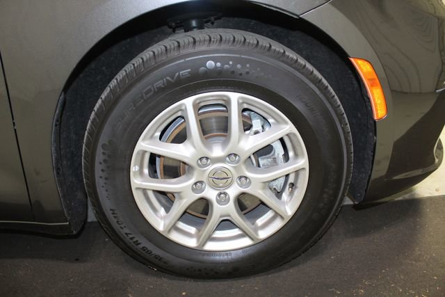 Used 2023 Chrysler Pacifica Touring-L FWD image 19