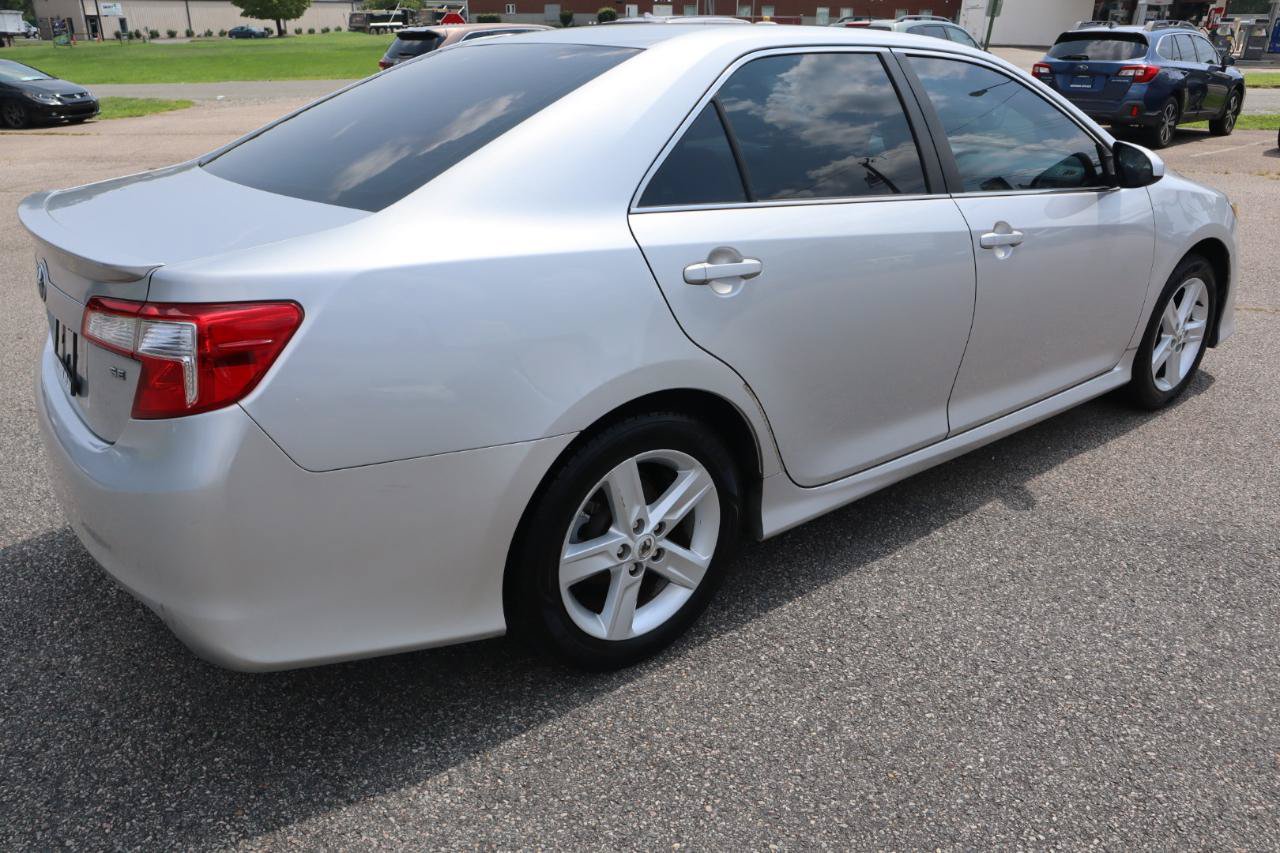 Used 2012 Toyota Camry SE FWD image 6
