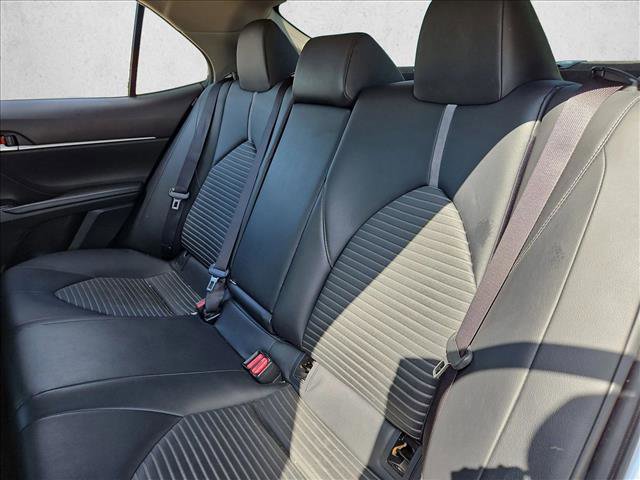 Used 2018 Toyota Camry SE FWD image 16