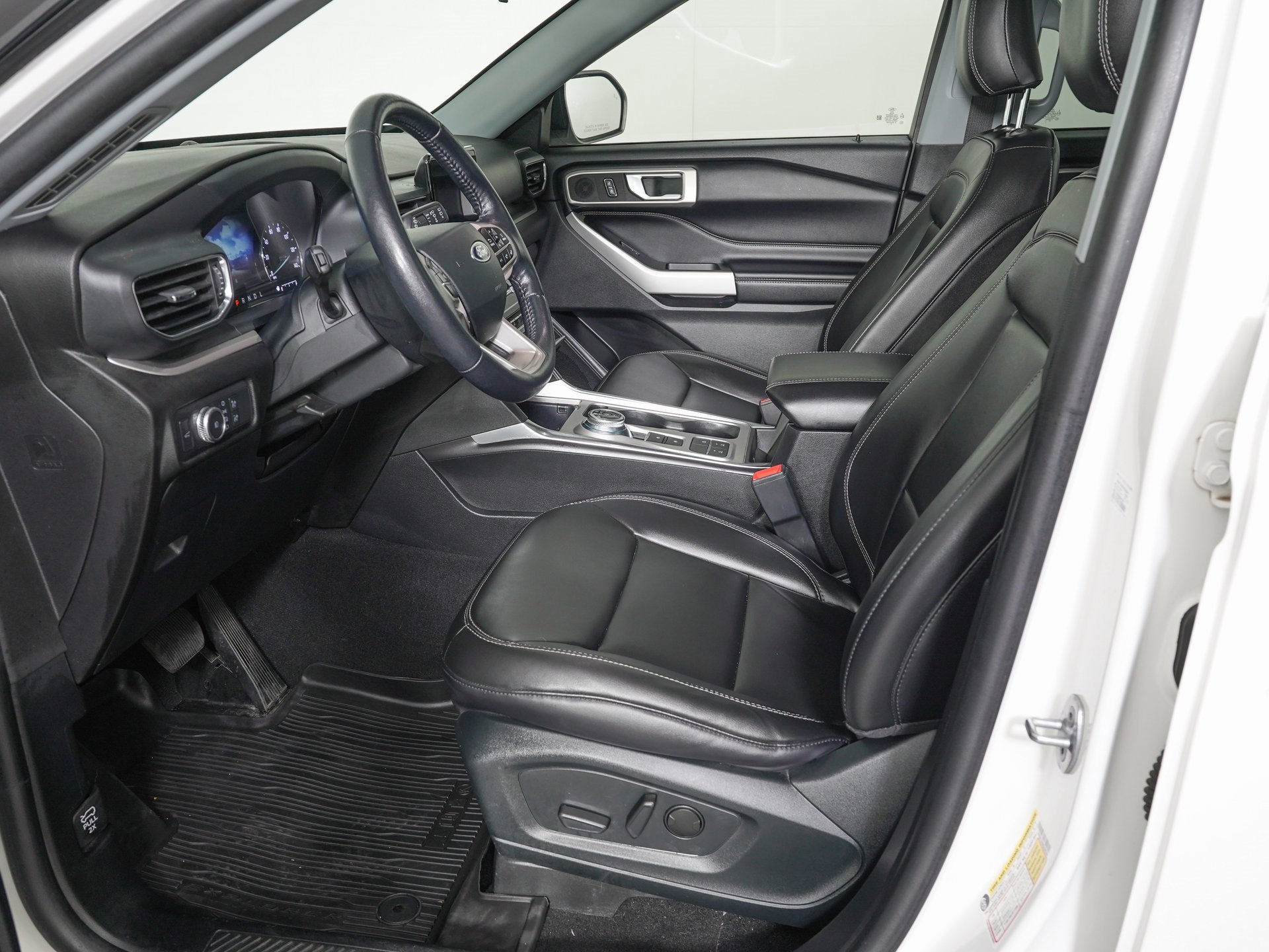 Used 2022 Ford Explorer XLT w/ Equipment Group 202A image 15