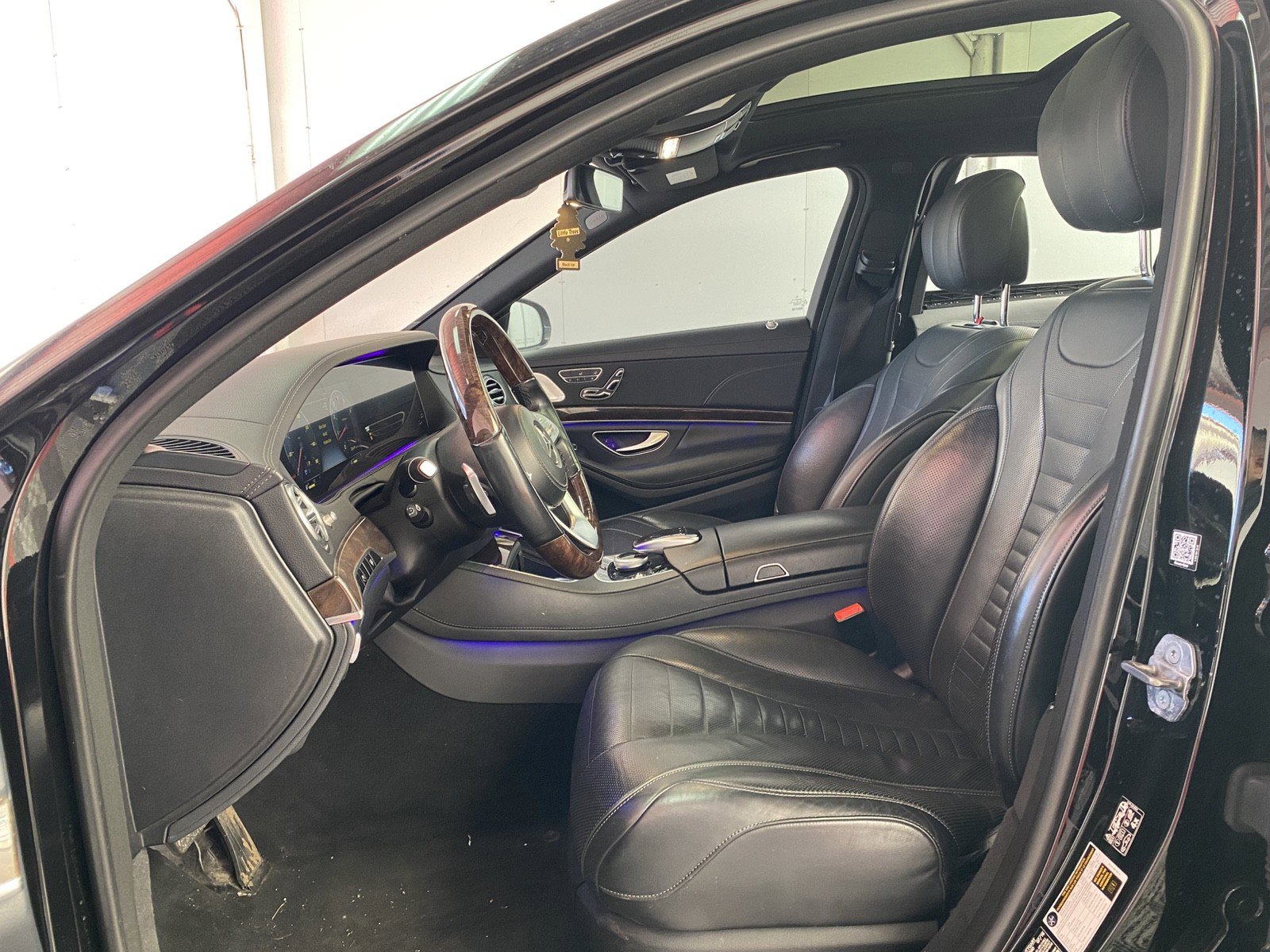 Used 2019 Mercedes-Benz S 560 4MATIC Sedan w/ Premium Package image 23