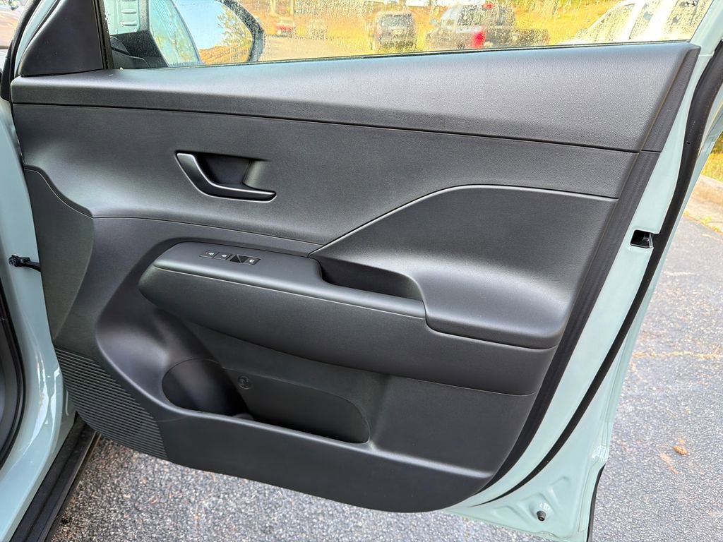 New 2026 Hyundai Kona SE image 14