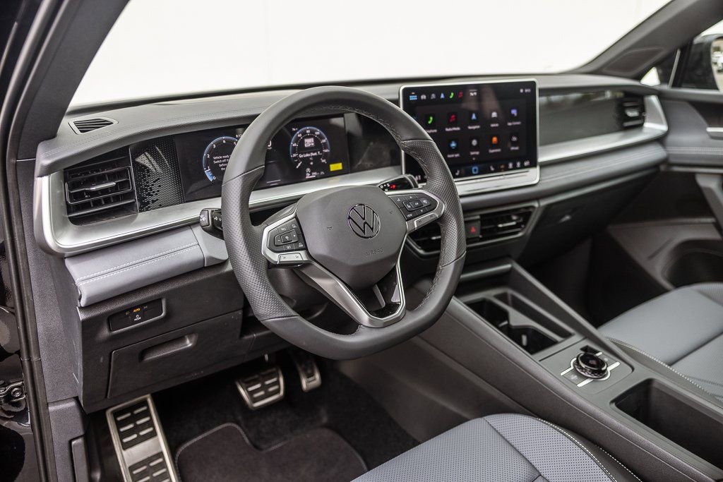 New 2026 Volkswagen Tiguan SE R-Line FWD image 7