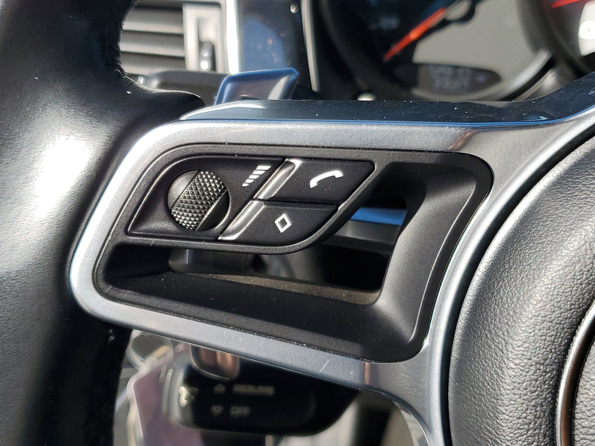 Used 2018 Porsche Macan S image 22