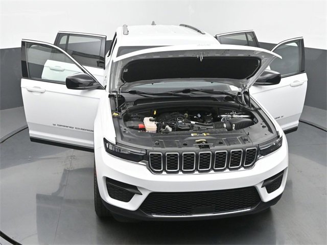 Used 2024 Jeep Grand Cherokee Laredo image 62