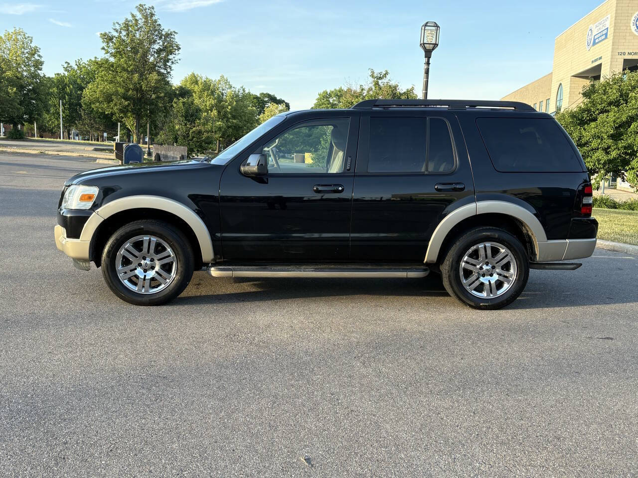 Used 2010 Ford Explorer Eddie Bauer AWD/4WD image 3