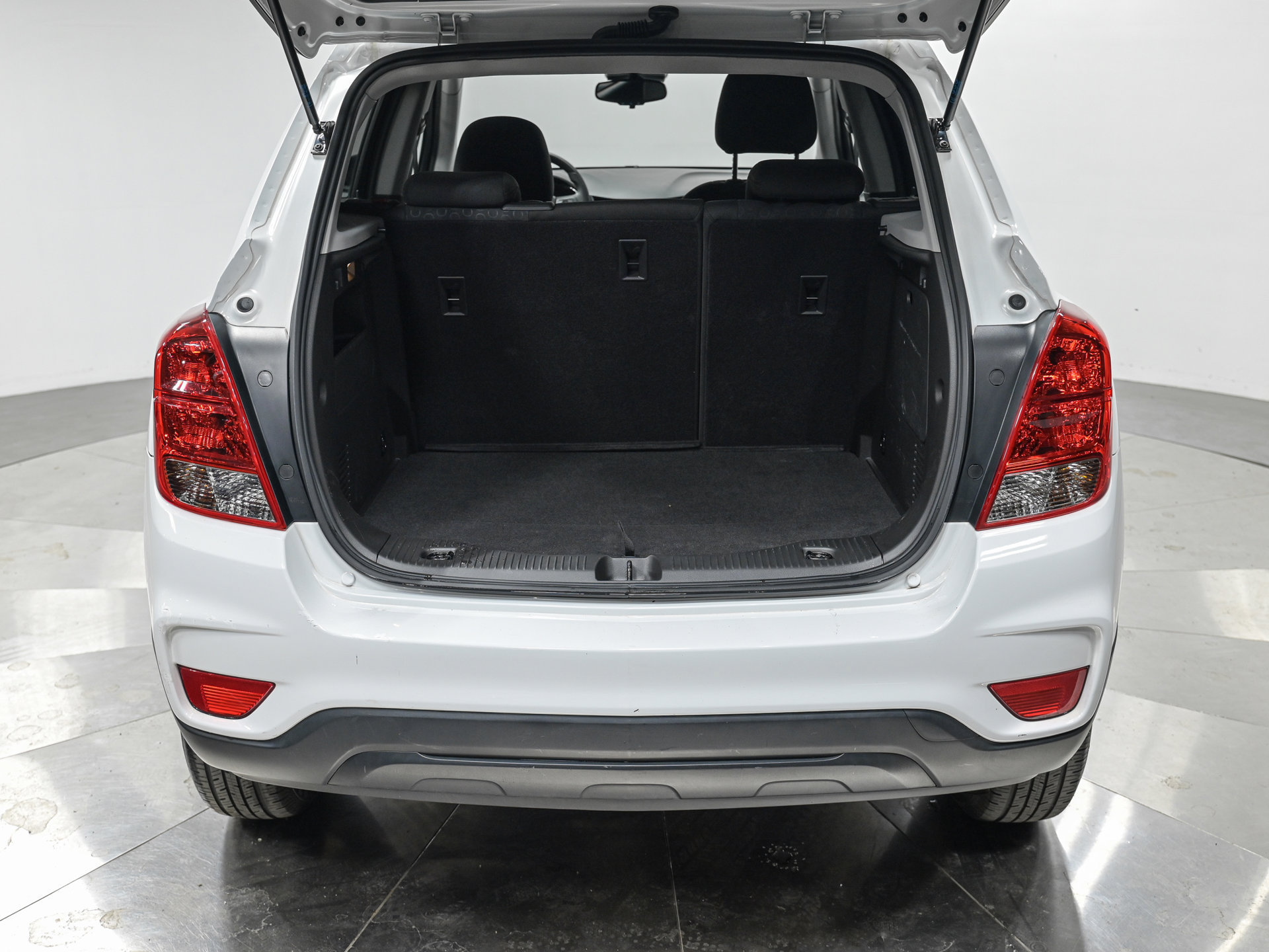 Used 2022 Chevrolet Trax LS w/ Tint and Cruise Package AWD/4WD image 7
