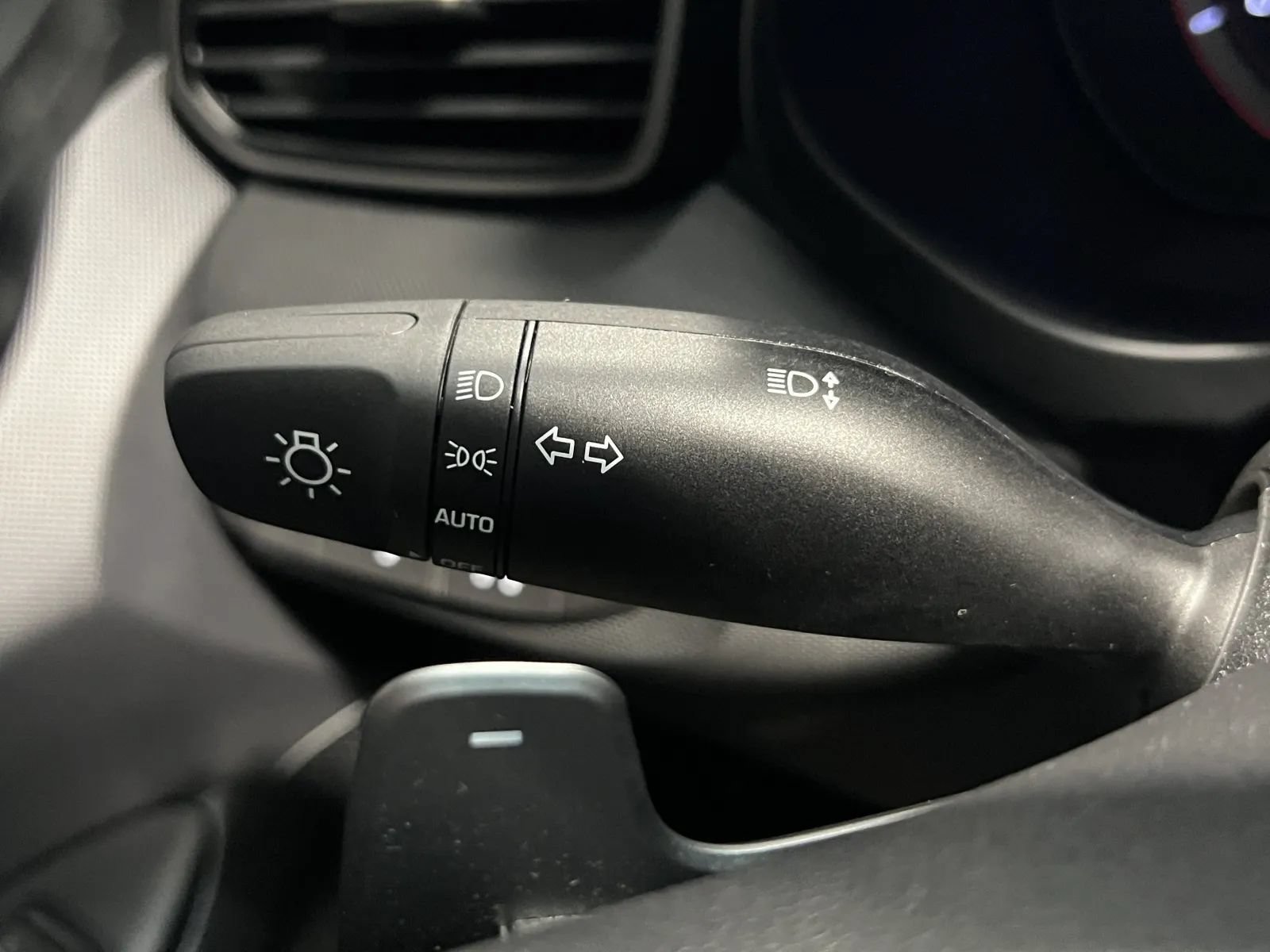 Used 2020 Hyundai Veloster 2.0 Premium FWD image 31