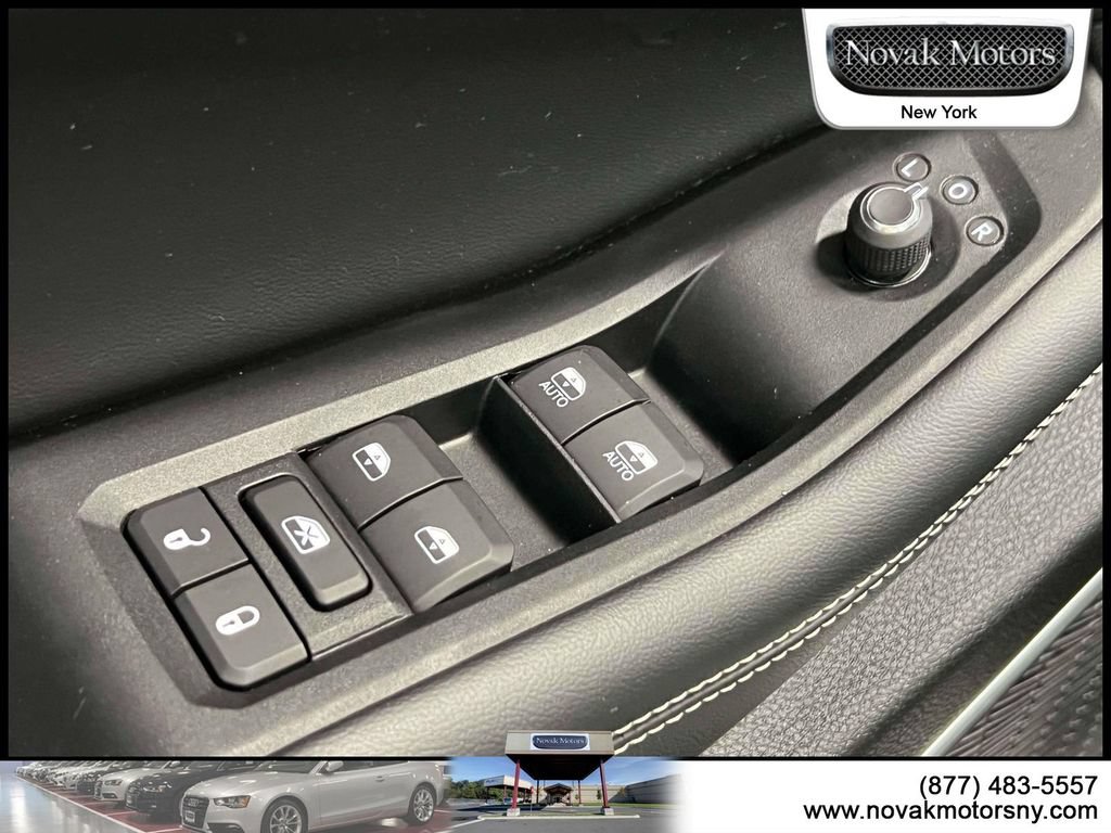 Used 2023 Jeep Grand Cherokee L Limited AWD/4WD image 19