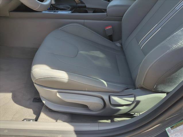 Used 2025 Hyundai Elantra SEL FWD image 13