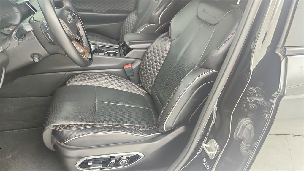 Used 2021 Jeep Grand Cherokee L Summit w/ Luxury Tech Group V image 15