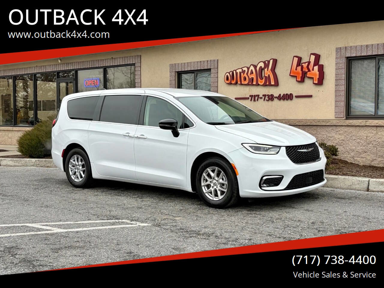Used 2024 Chrysler Pacifica Touring-L image 1