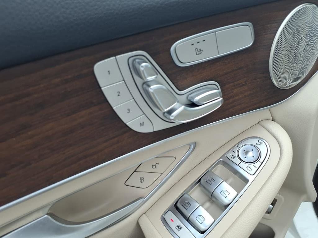 Used 2021 Mercedes-Benz GLC 300 4MATIC image 41