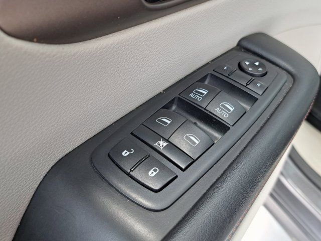 Used 2024 Kia Carnival LX FWD image 22
