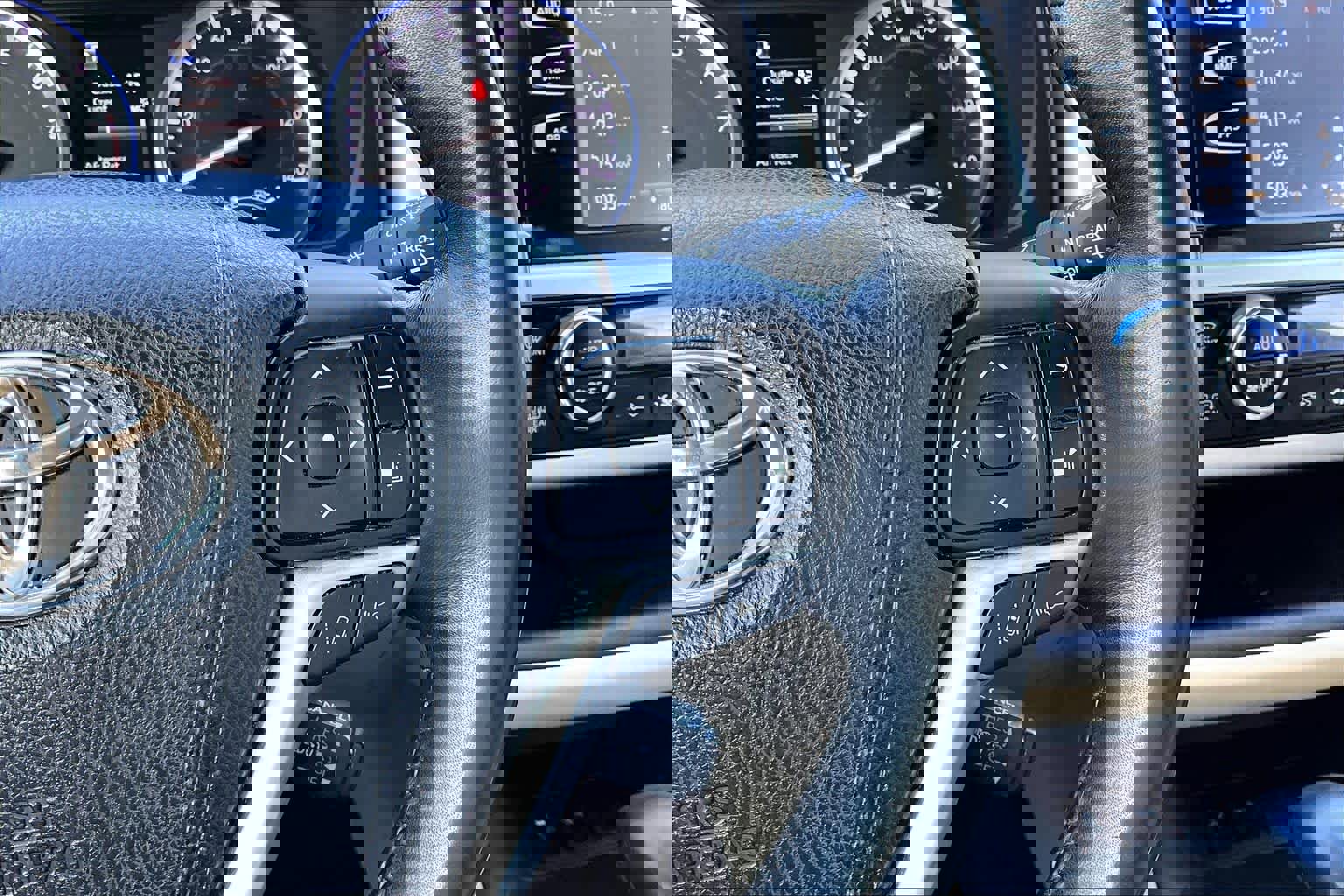 Used 2017 Toyota Highlander XLE image 24