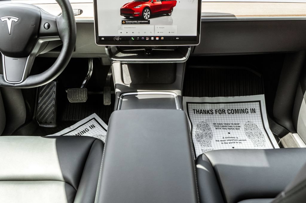 Used 2023 Tesla Model Y Long Range AWD/4WD image 11