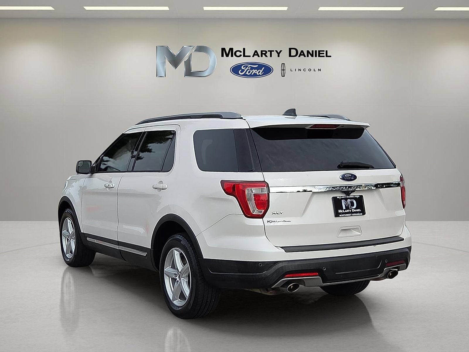 Used 2018 Ford Explorer XLT FWD image 4
