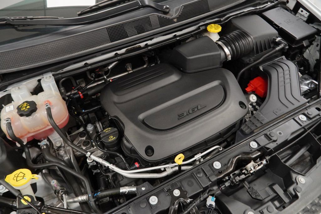 Used 2023 Chrysler Voyager LX image 47