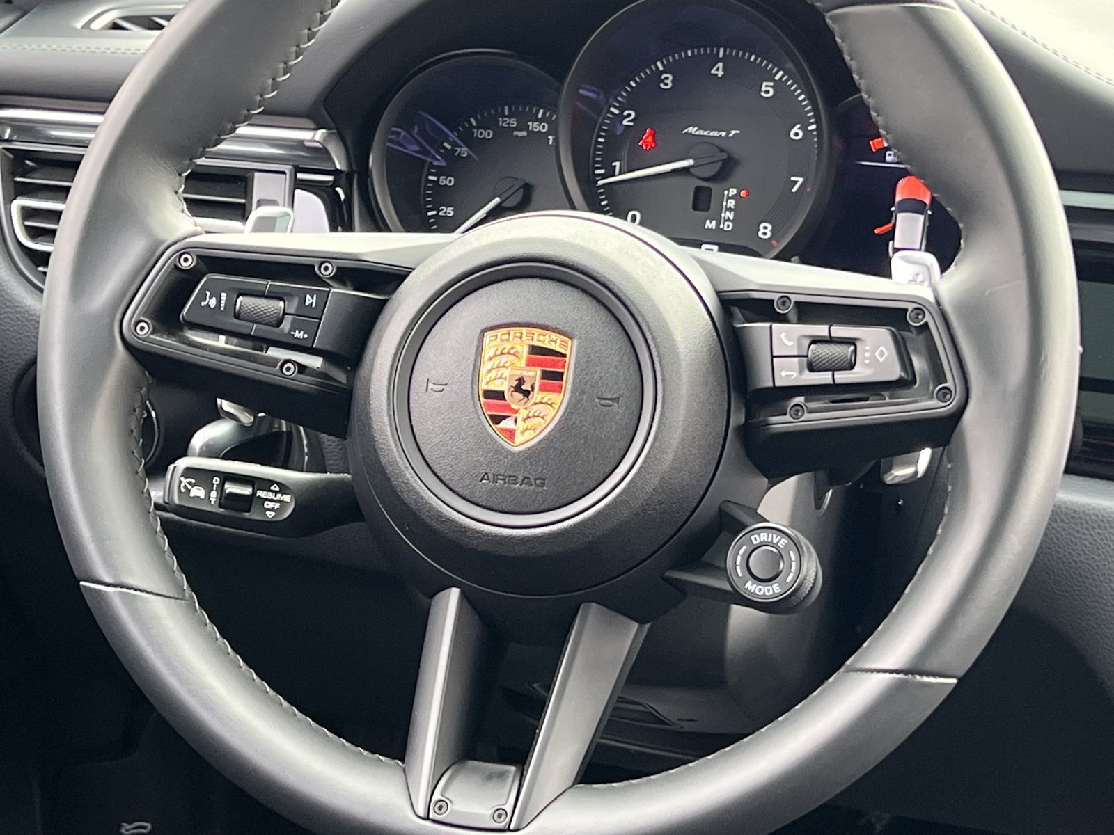 Certified 2025 Porsche Macan Turbo image 24