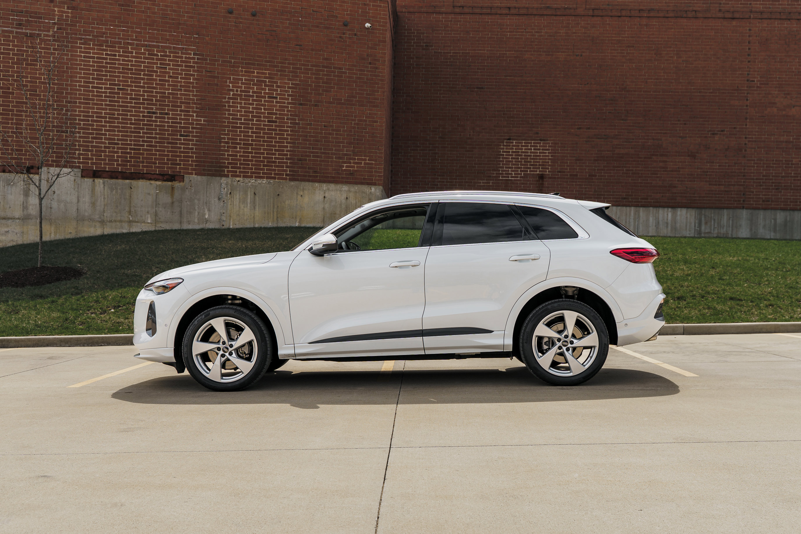 Used 2025 Audi Q5 Premium Plus w/ Premium Plus image 6