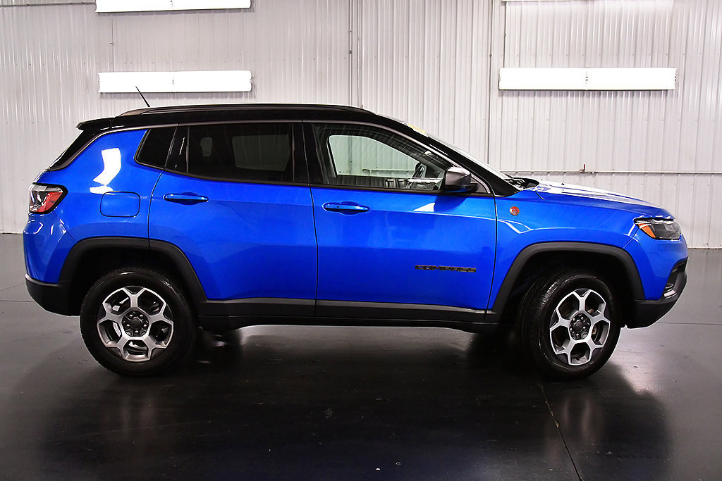 Used 2022 Jeep Compass Trailhawk w/ Trailhawk Convenience Group AWD/4WD image 9