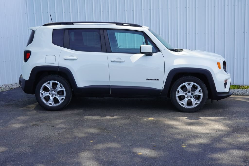 Used 2019 Jeep Renegade Latitude w/ Cold Weather Group FWD image 2