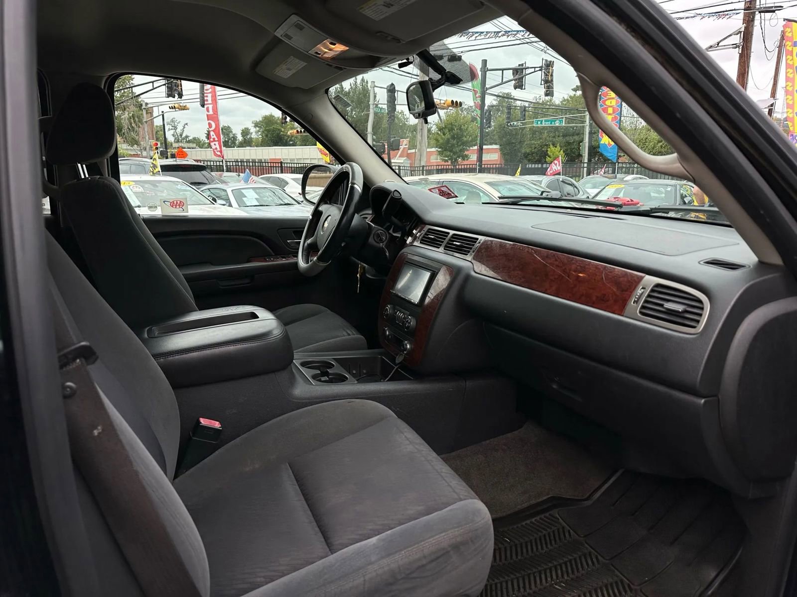 Used 2009 Chevrolet Suburban LT image 19