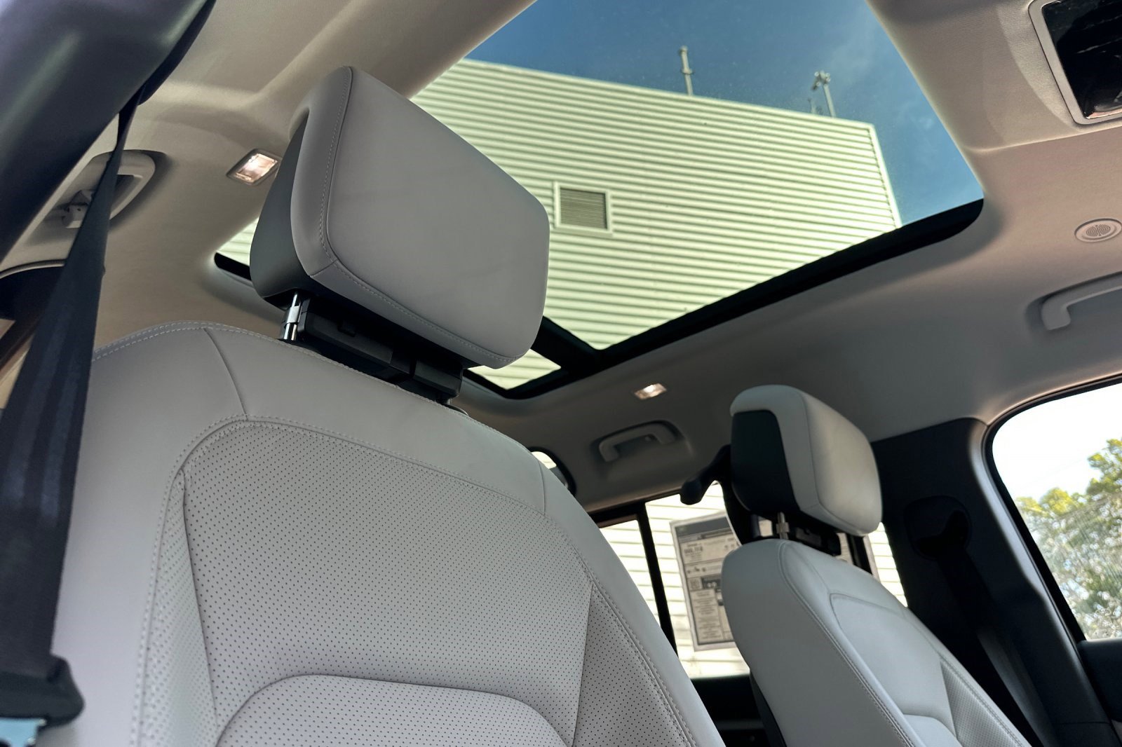 New 2026 Land Rover Defender 110 X-Dynamic SE image 24