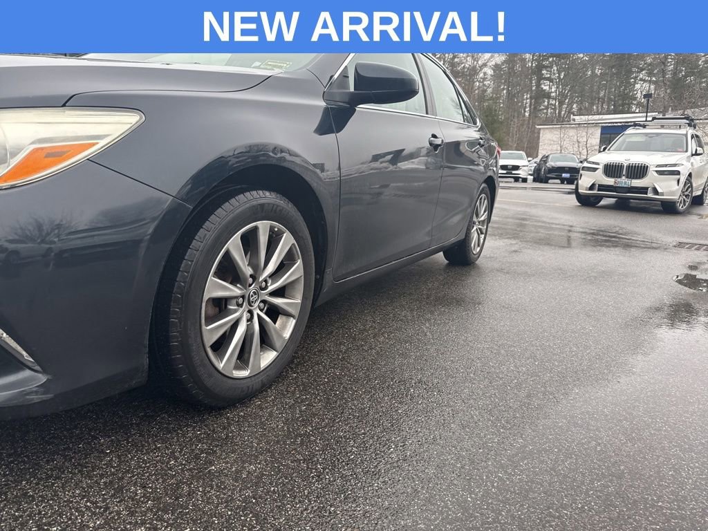 Used 2015 Toyota Camry XLE w/ Moonroof Package image 3