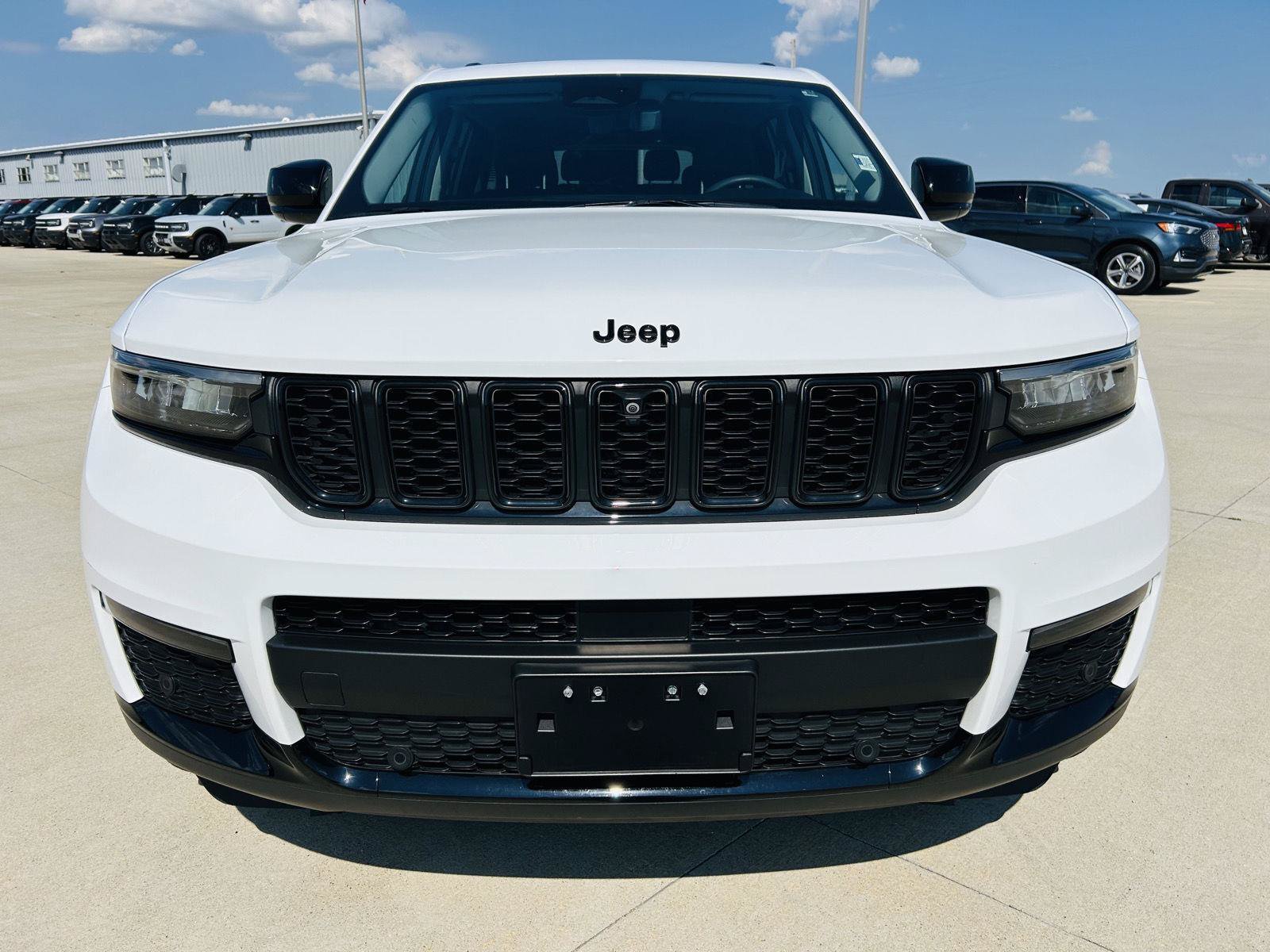 Used 2023 Jeep Grand Cherokee L Limited w/ Luxury Tech Group II AWD/4WD image 40
