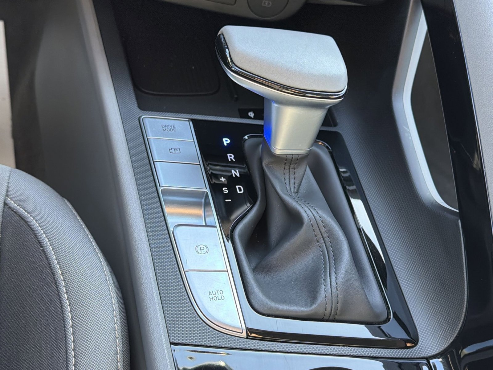 Certified 2025 Hyundai Elantra SEL image 22