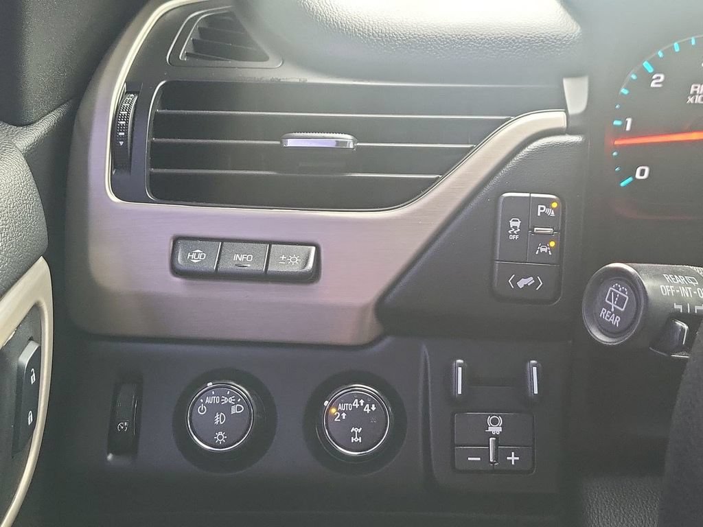 Used 2018 GMC Yukon Denali w/ Open Road Package AWD/4WD image 24