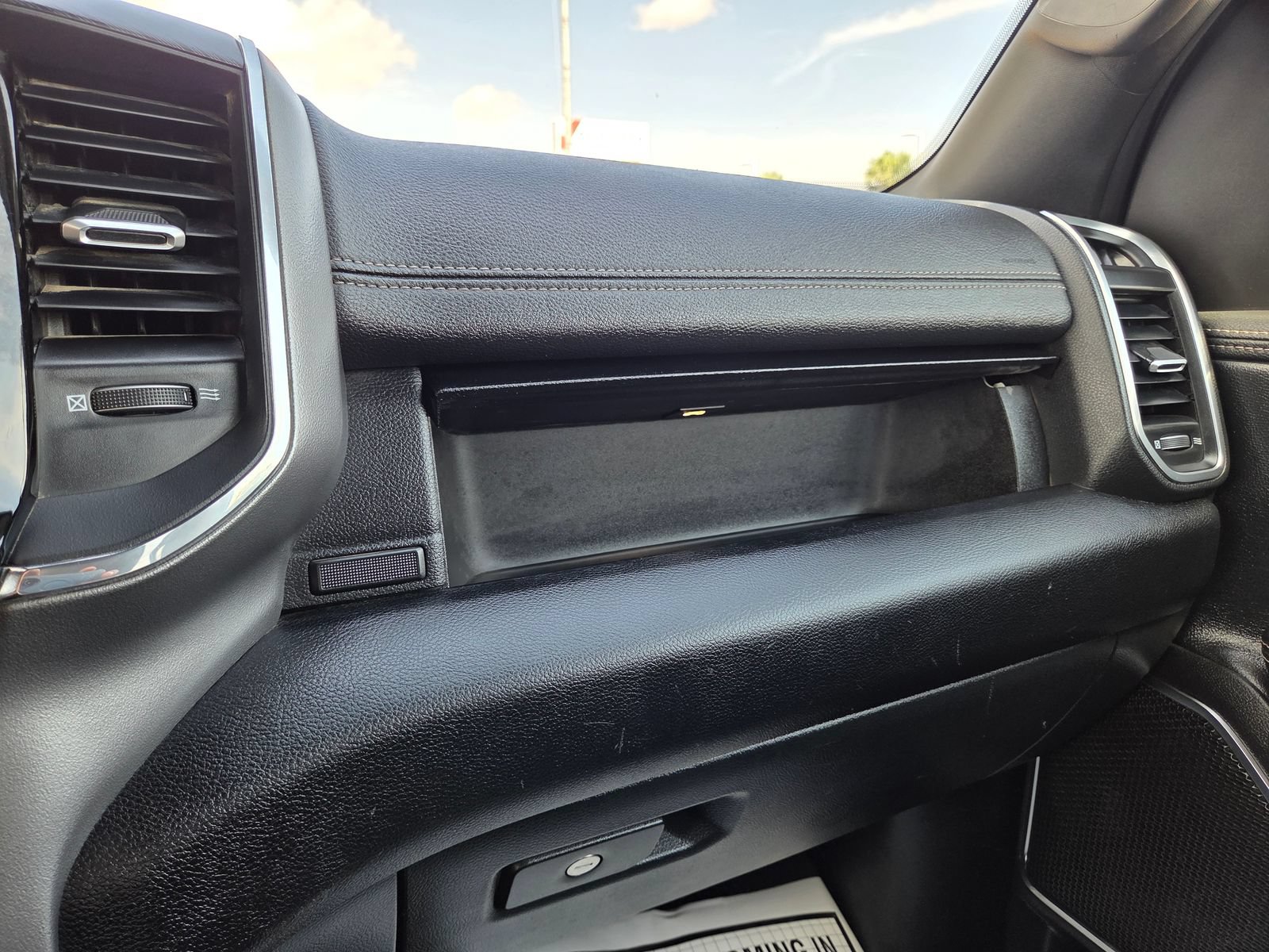 Used 2024 RAM 1500 Laramie AWD/4WD image 37
