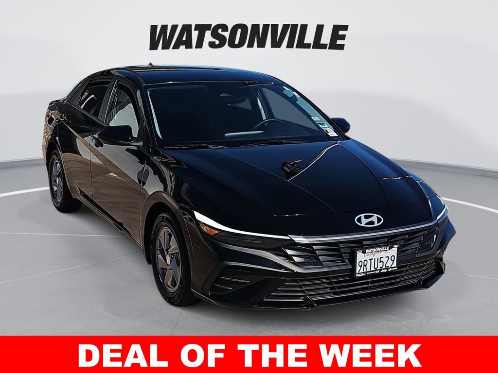 Used 2025 Hyundai Elantra SE image 1