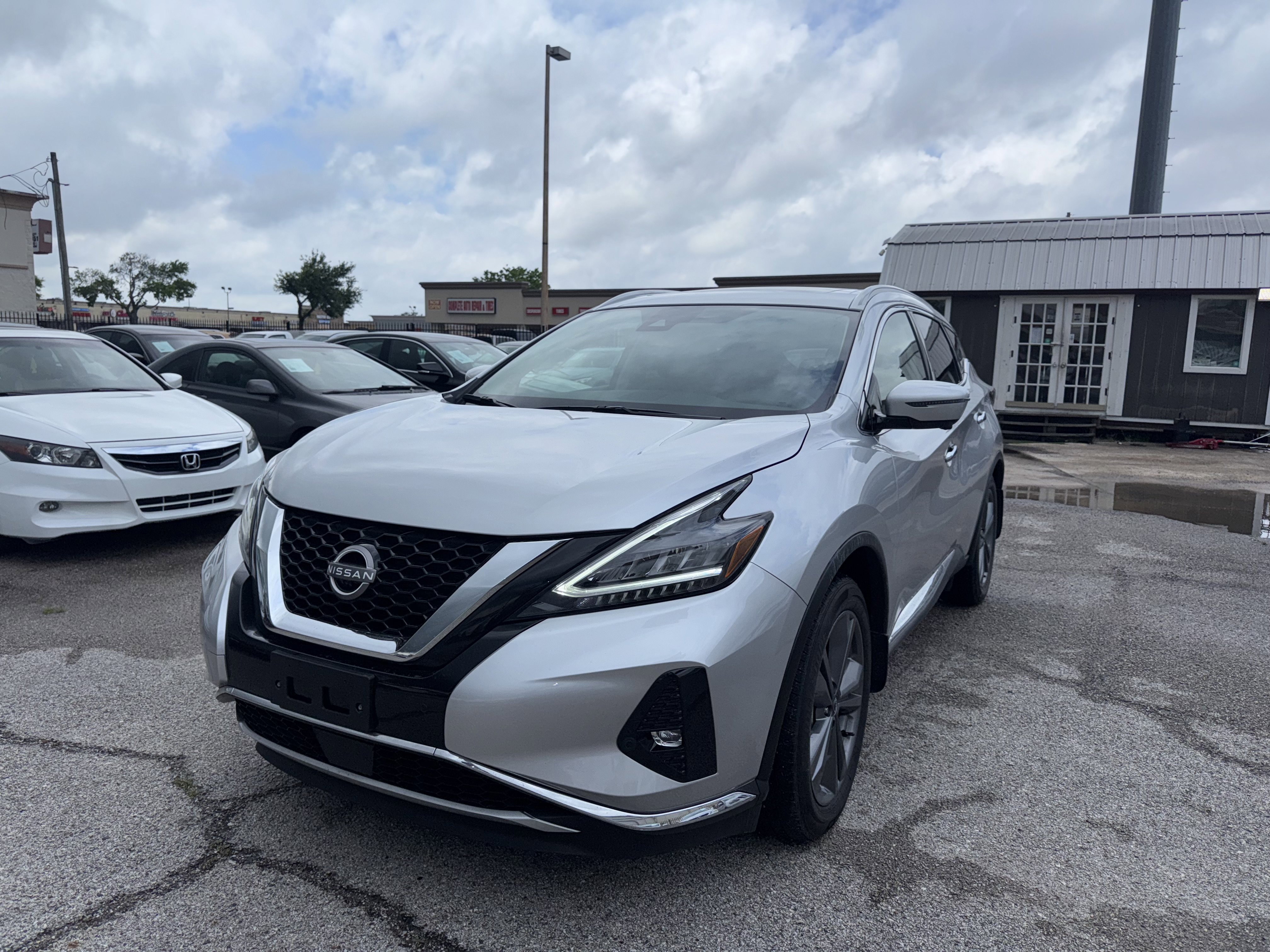 Used 2023 Nissan Murano Platinum w/ Cargo Package image 2