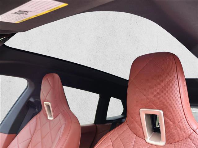 Used 2023 BMW iX xDrive50 w/ Sport Package image 18