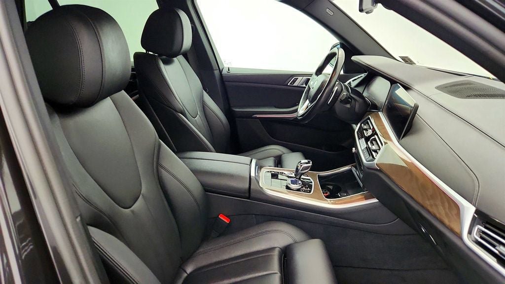 Used 2022 BMW X5 xDrive40i w/ Premium Package AWD/4WD image 24